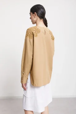 Blouse en coton avec applications au crochet