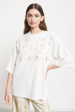 Blouse en coton avec broderie à oeillets