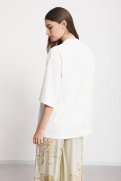 Blouse en coton avec broderie à oeillets