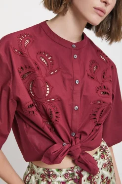 Blouse en coton avec broderie à oeillets
