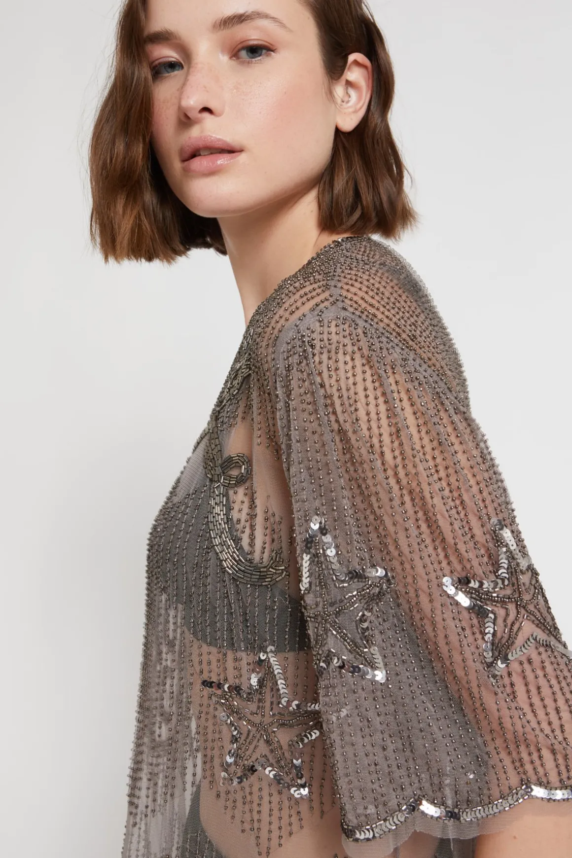 Blouse en tulle avec broderie