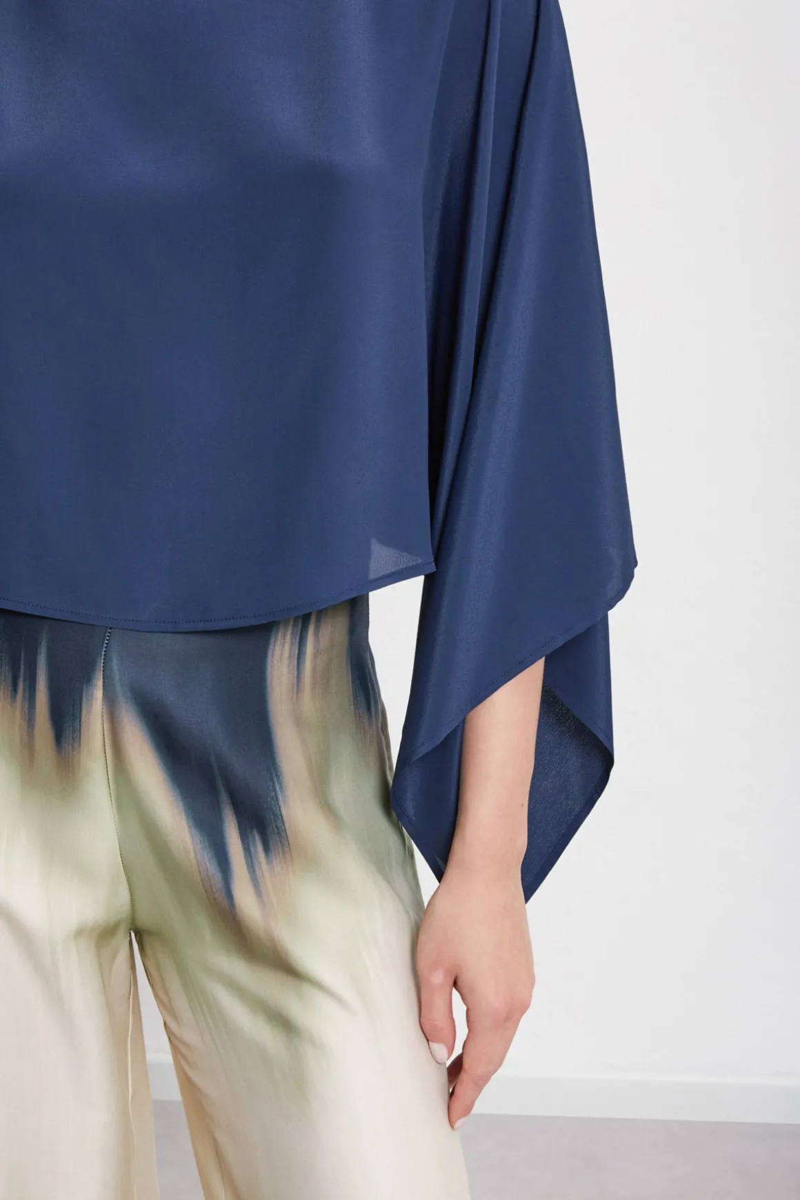 Blouse fluide avec amples manches