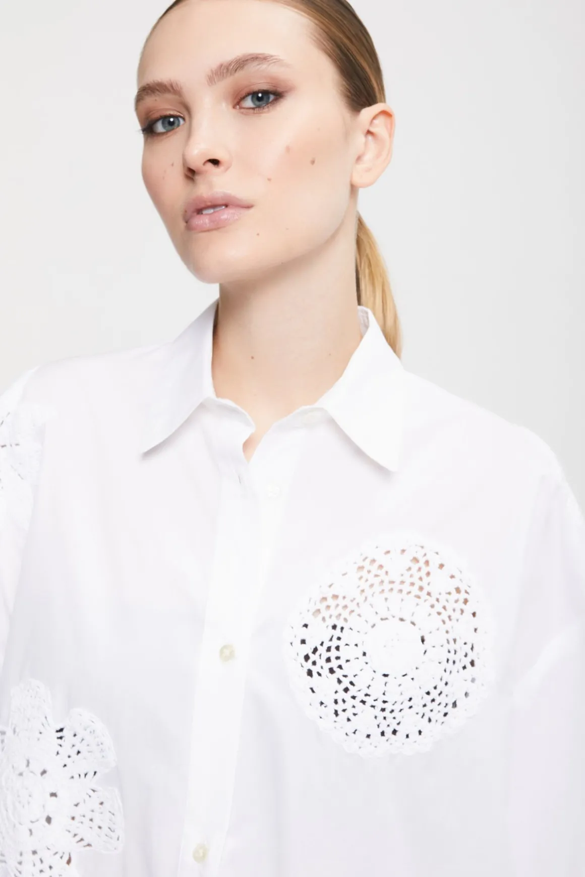 Chemisier en coton avec applications au crochet