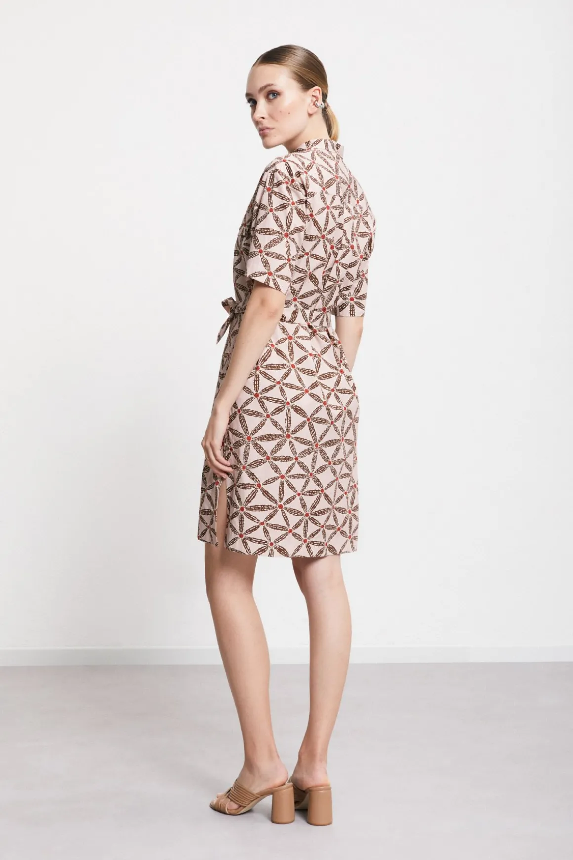 Robe chemisier courte en coton imprimé avec ceinture bandeau