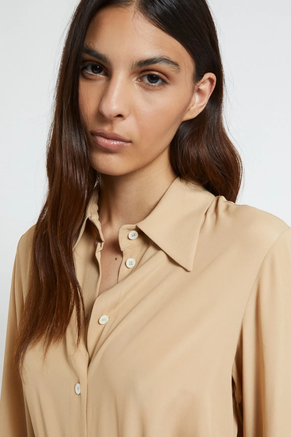 Robe chemisier courte en soie mélangée