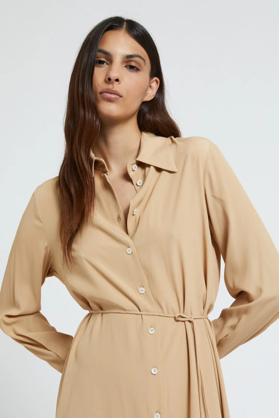 Robe chemisier courte en soie mélangée