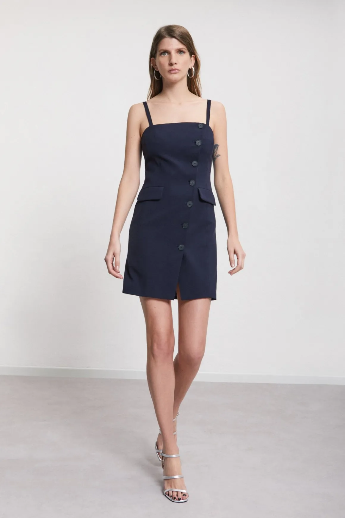 Robe courte avec boutons