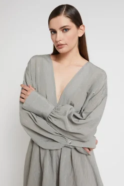 Robe courte en viscose avec petits boutons