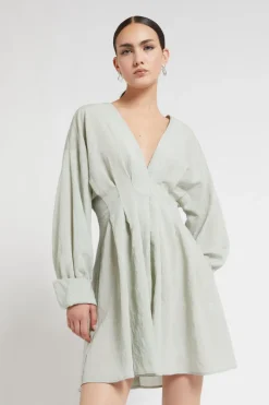 Robe courte en viscose avec petits boutons