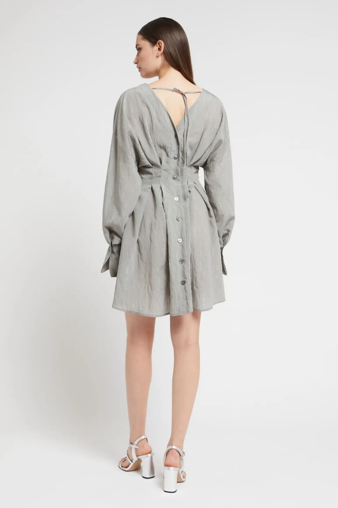 Robe courte en viscose avec petits boutons