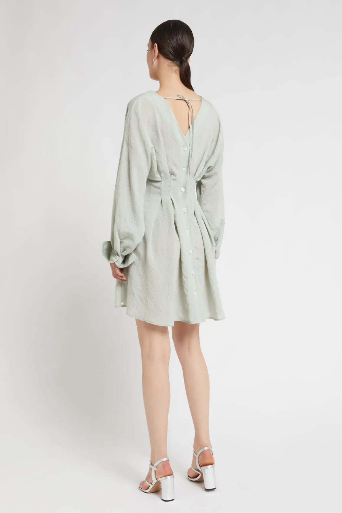 Robe courte en viscose avec petits boutons