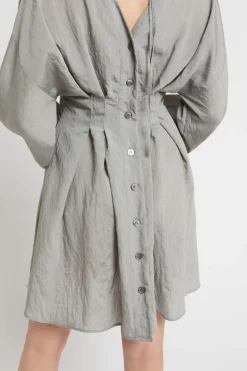 Robe courte en viscose avec petits boutons
