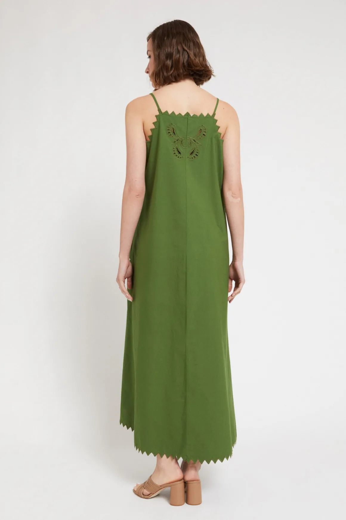 Robe longue en coton avec broderie à oeillets