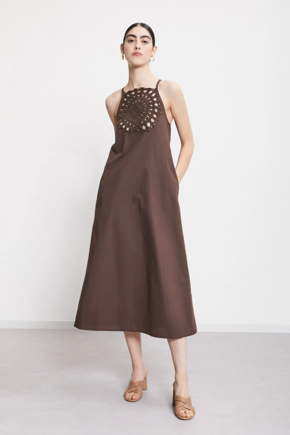 Robe longue en coton avec application au crochet