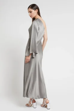 Robe longue en viscose avec épaules asymétriques