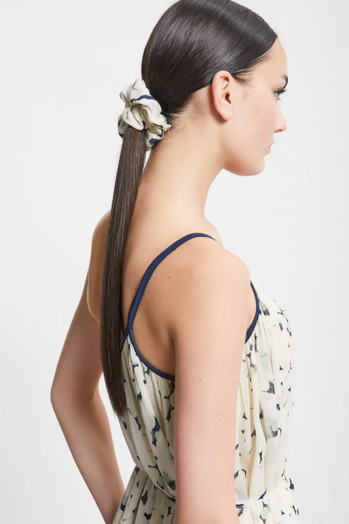 Robe longue épaules asymétriques en viscose