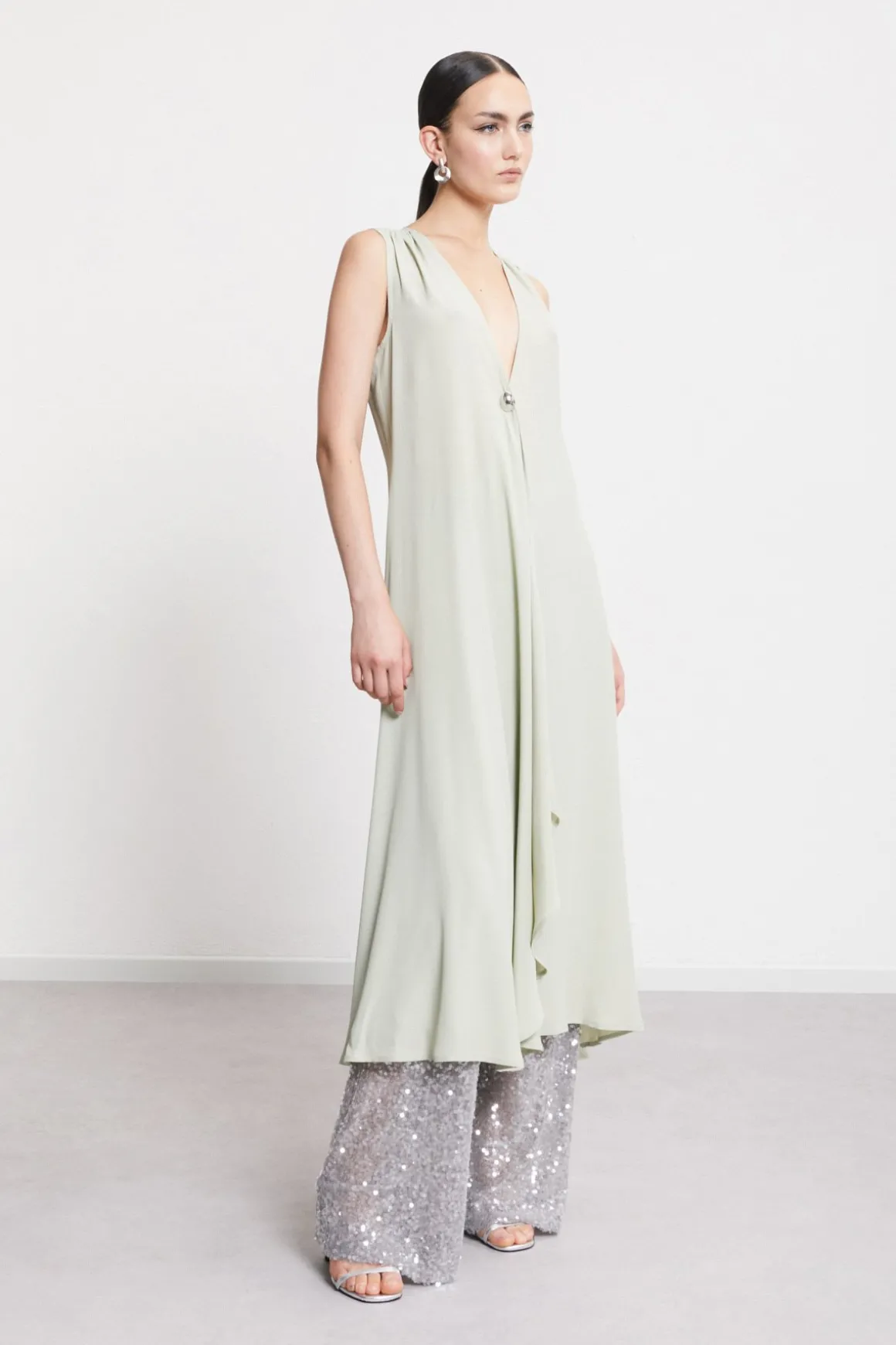 Robe midi avec encolure superposée