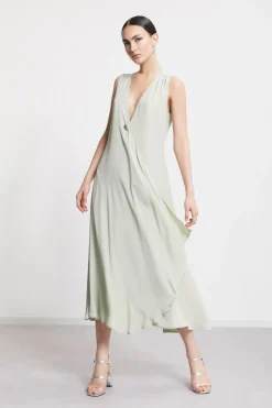 Robe midi avec encolure superposée