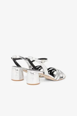 Sandales en cuir talon moyen
