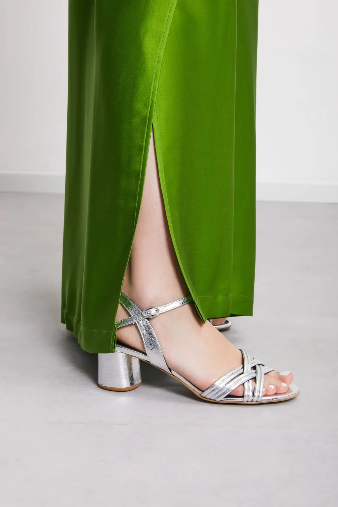 Sandales en cuir talon moyen
