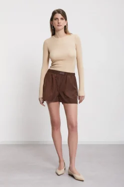 Short ultra leger