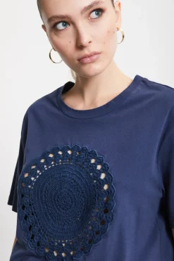 Tee Shirt avec application au crochet